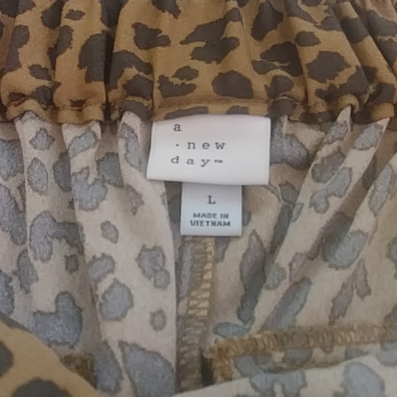 Women's High-Rise Tie Waist Shorts - Leopard Print Size L - Picture 2 of 4